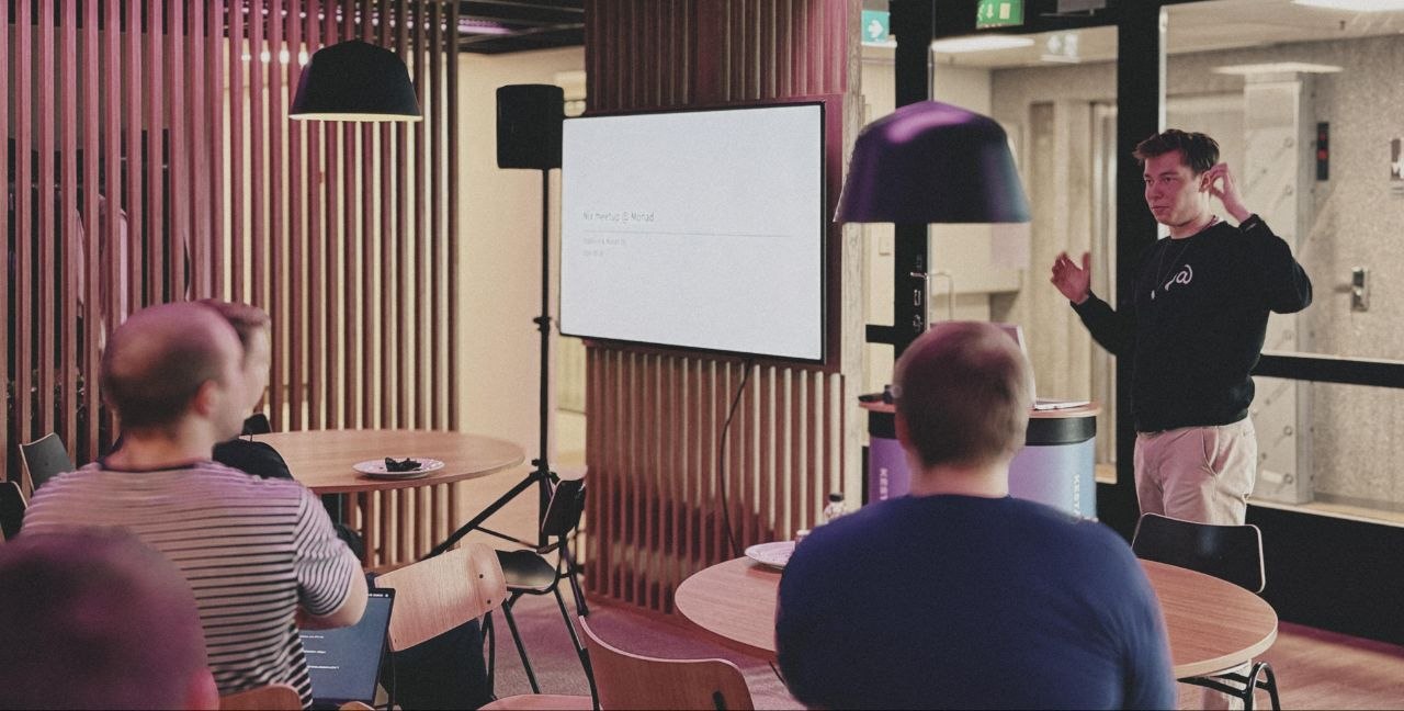 Luukas giving a presentation