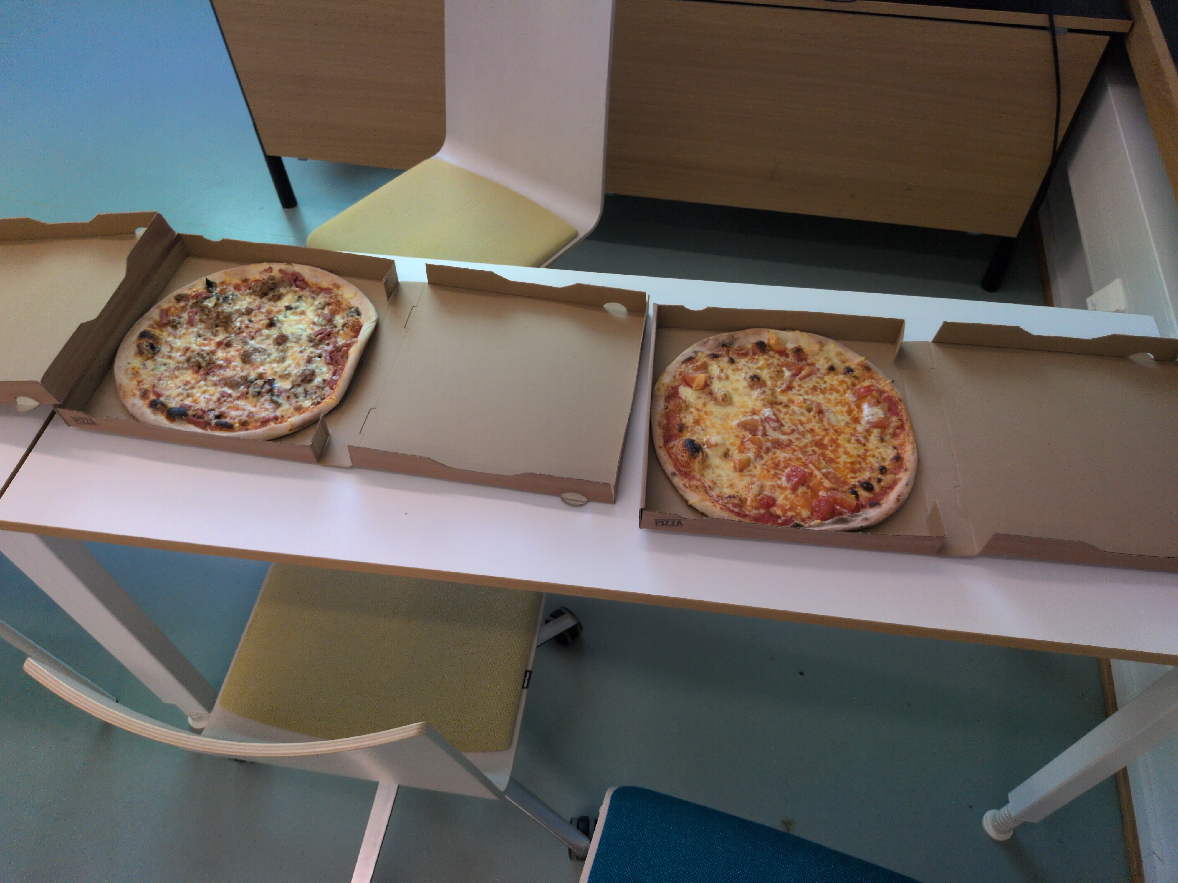 picture with pizza